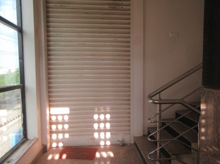 1) Li Id 227 - Shutter Door.JPG